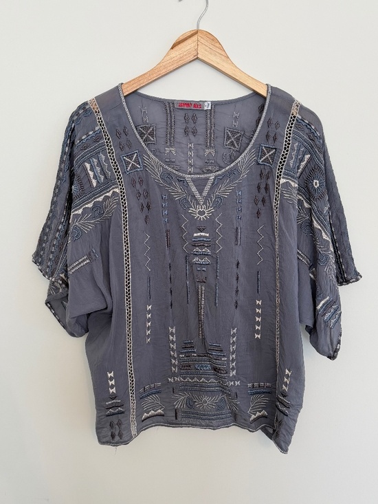 Johnny Was Tops - JOHNNY WAS Women’s Large Grey Southwest Style Embroidered Wide Short Sleeve Top